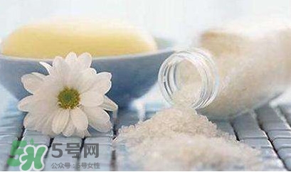 食用鹽可以洗臉嗎？用食用鹽洗臉好嗎？