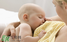 寶寶溢奶怎么辦？寶寶溢奶怎么做？