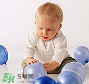 一歲寶寶玩什么游戲好？一歲寶寶適合玩什么游戲？