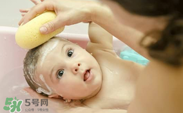 嬰兒洗頭怎么洗？嬰兒洗頭注意事項(xiàng)