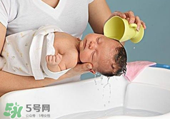 嬰兒洗頭怎么洗？嬰兒洗頭注意事項(xiàng)