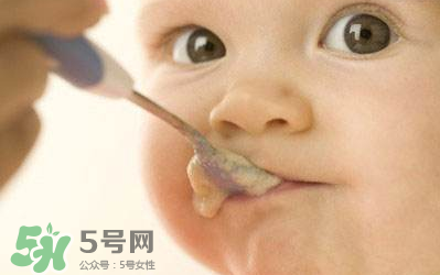 寶寶吃米粉拉綠便便怎么回事？寶寶吃米粉拉綠色要緊嗎？