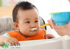 寶寶吃米粉拉綠便便怎么回事？寶寶吃米粉拉綠色要緊嗎？