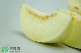 為什么吃甜瓜會嗓子疼？吃甜瓜嗓子疼怎么辦？
