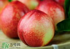 吃油桃需要削皮嗎？吃油桃剝皮吃還是不剝？