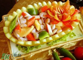 甜瓜和海鮮能一起吃嗎？吃海鮮能吃香瓜嗎？
