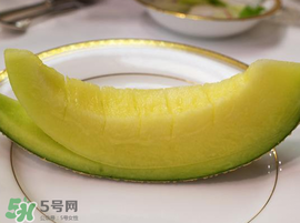 甜瓜和海鮮能一起吃嗎？吃海鮮能吃香瓜嗎？