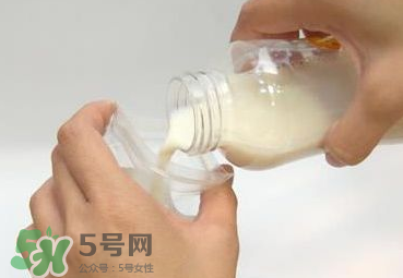 開水沖奶粉會破壞營養(yǎng)嗎？什么水溫沖奶粉好？