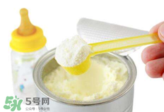 開水沖奶粉會破壞營養(yǎng)嗎？什么水溫沖奶粉好？