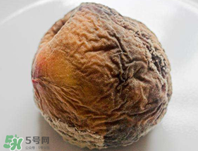 ?桃子發(fā)霉了還可以吃嗎？吃了發(fā)霉的桃子怎么辦？
