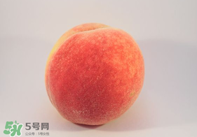 ?桃子發(fā)霉了還可以吃嗎？吃了發(fā)霉的桃子怎么辦？