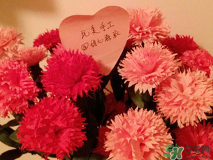 母親節(jié)可以送紙做的康乃馨嗎？康乃馨怎么折？