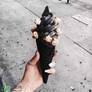 炭黑冰淇淋好吃嗎？炭黑冰淇淋哪里買？