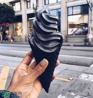 炭黑冰淇淋好吃嗎？炭黑冰淇淋哪里買？