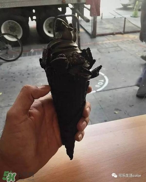 炭黑冰淇淋好吃嗎？炭黑冰淇淋哪里買？