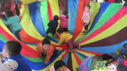 餃子在幼兒園玩的游戲叫什么？彩虹傘的捕魚游戲怎么玩？
