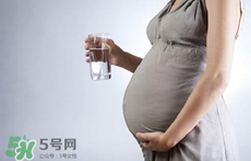 孕期能用酒精退燒嗎？孕期用酒精退燒有什么危害？