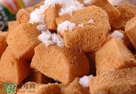 打糕和驢打滾是一樣的嗎？打糕是什么做的
