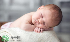 夏天寶寶可以穿開襠褲嗎？寶寶穿開襠褲有什么危害嗎？