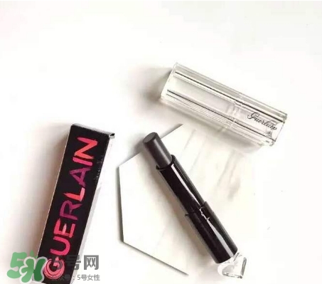 嬌蘭小黑裙007顯色嗎？嬌蘭小黑裙007適合唇色淺的嗎？