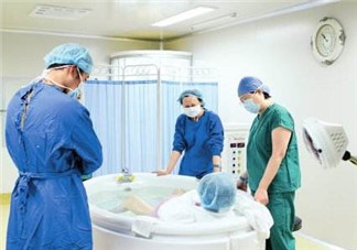 水中分娩是怎樣的？水中分娩與傳統(tǒng)分娩的區(qū)別有哪些？