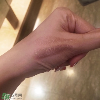 嬌蘭小黑裙007值得入嗎？嬌蘭小黑裙007唇膏口紅怎么樣？