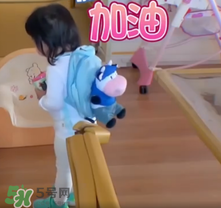 餃子的奶牛背包是什么牌子？寶寶背包應(yīng)該怎么挑選？