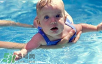 寶寶游泳耳朵進(jìn)水了怎么辦？寶寶游泳如何避免耳朵進(jìn)水？
