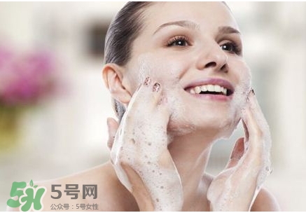 敏感肌膚一天洗幾次臉？敏感肌膚洗臉用冷水還是熱水