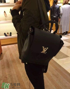 lv lockme包包怎么辨別真?zhèn)?？lv lockme包包真假鑒定