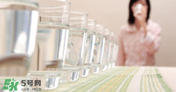 30天不喝飲料，妹子的對比照令人震驚 喝白開水的好處
