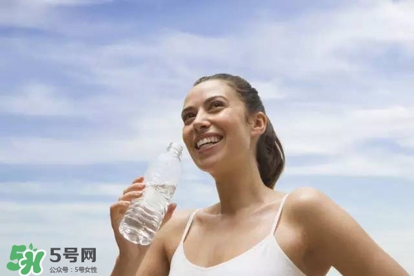 30天不喝飲料，妹子的對比照令人震驚 喝白開水的好處