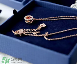 施華洛世奇跳動的心是什么材質(zhì)？跳動的心項(xiàng)鏈?zhǔn)倾y的嗎？