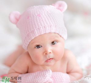 寶寶中暑的癥狀是什么？寶寶夏天如何判斷是否中暑？