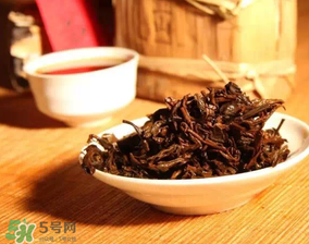 普洱茶發(fā)霉了怎么處理？普洱茶發(fā)霉了還能喝嗎？