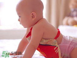 夏天寶寶睡覺穿什么好？夏天寶寶睡覺能光著睡嗎？
