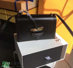 loewe三角包正品多少錢？羅意威巴塞羅那三角包專柜價(jià)格