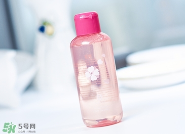 ?ukiss悠珂思和大創(chuàng)粉撲清洗劑哪個好？悠珂思和大創(chuàng)清洗劑對比