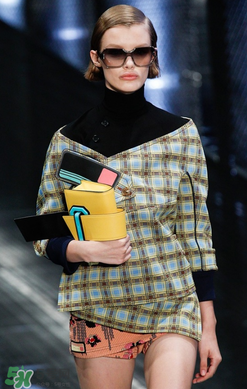 prada ribbon尺寸多大？普拉達(dá)舌頭包尺寸介紹