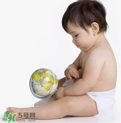 寶寶坐不穩(wěn)的原因 寶寶為什么會(huì)坐不穩(wěn)呢？