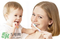 寶寶換牙可以吃糖嗎？小孩換牙期間能不能吃糖？
