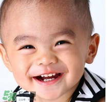 兒童換牙還沒掉就長(zhǎng)牙正常嗎？?jī)和瘬Q牙先長(zhǎng)牙是為什么？