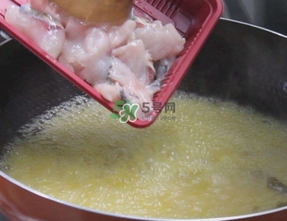 最簡(jiǎn)單的酸菜魚(yú)怎么做？正宗川菜酸菜魚(yú)的做法