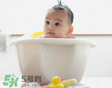 寶寶可以用金銀花水洗澡嗎？金銀花水洗澡好嗎?