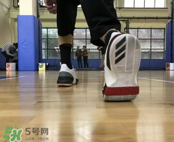 adidas dame3上腳怎么樣？阿迪達斯利拉德三代測評