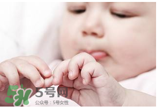 寶寶指甲凹凸不平是什么原因？寶寶指甲凹凸不平正常嗎？