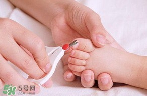 寶寶指甲多久剪一次？寶寶指甲多大可以剪？