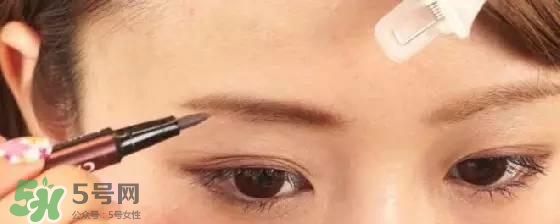 安耐曬安熱沙眉筆怎么用？安耐曬防水液體眉筆色號試色
