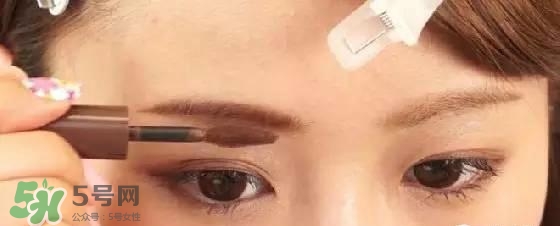 安耐曬安熱沙眉筆怎么用？安耐曬防水液體眉筆色號試色