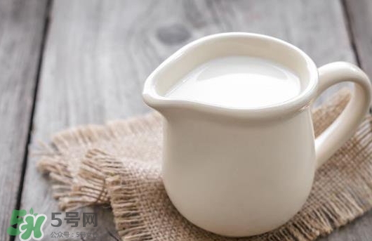 胃脹氣可以喝牛奶嗎？胃脹氣喝牛奶會怎樣？